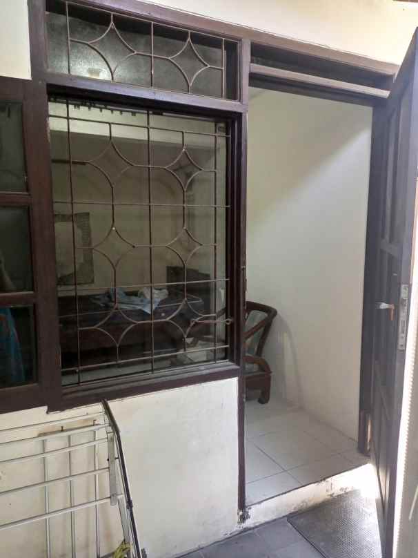 kos surabaya barat 6 kamar kekeluargaan non ac kosong uk 3x7